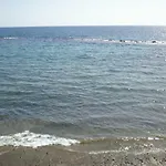 A Un Paso Del Mar *
