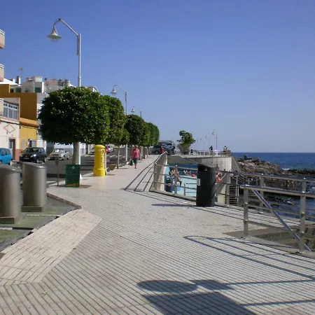 A Un Paso Del Mar ארינאגה